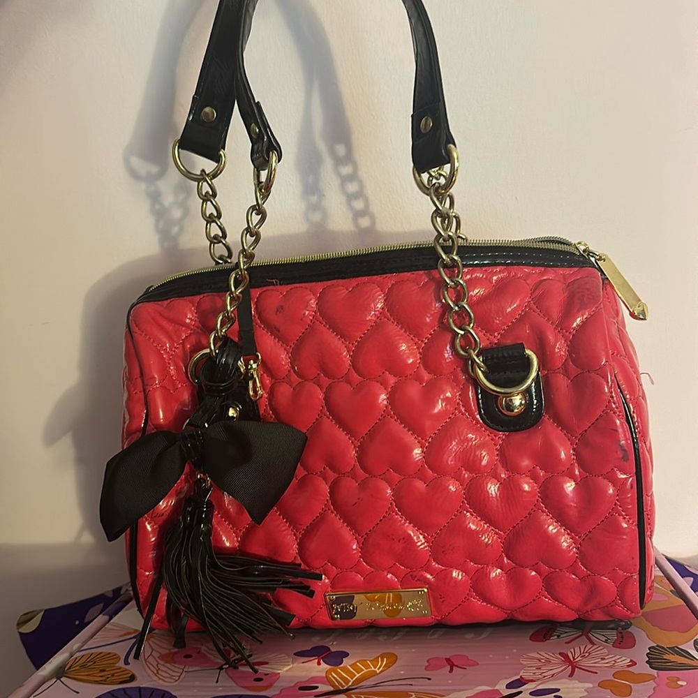Betsey johnson pink heart purse with bow